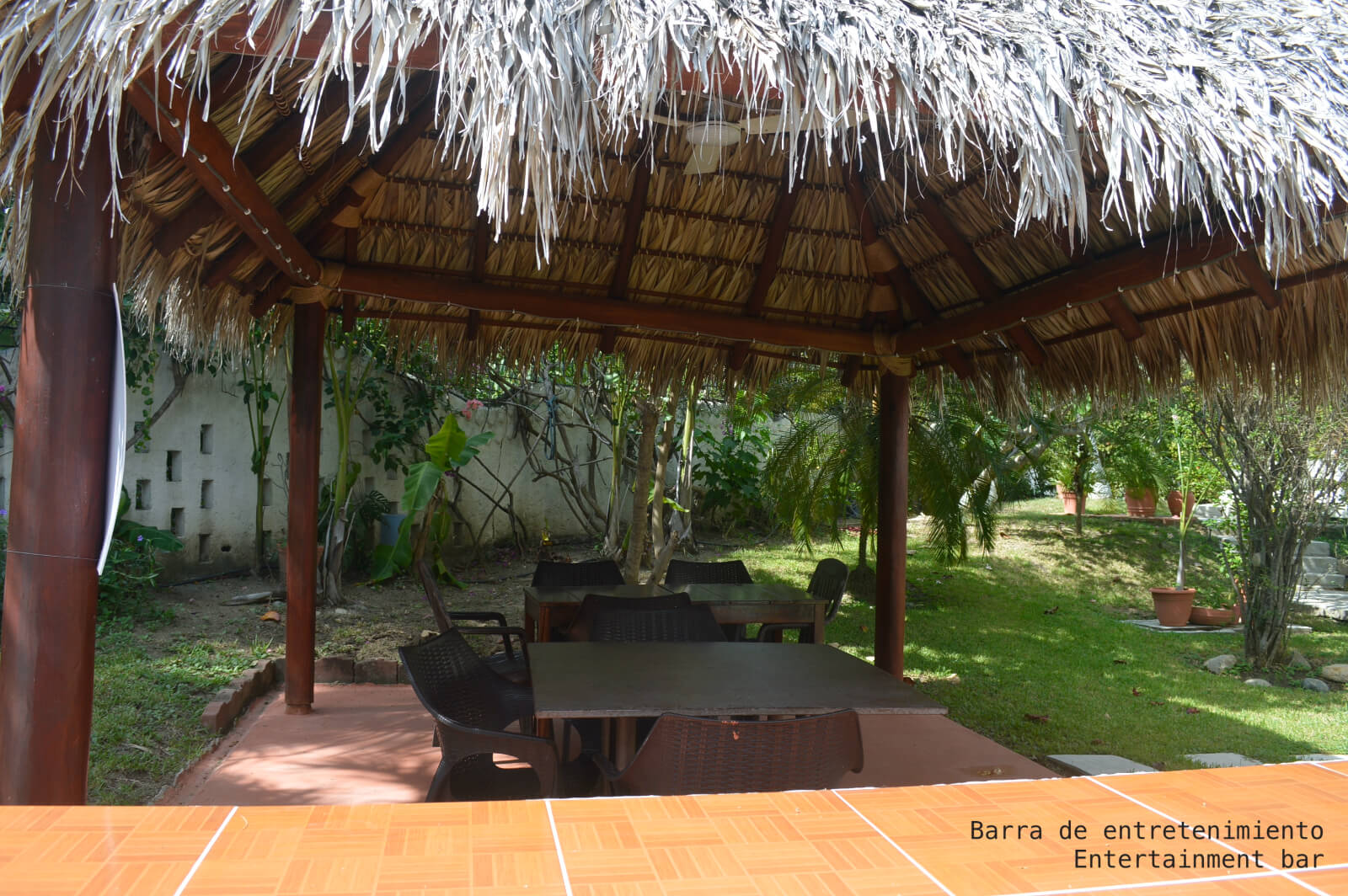 Luxury pet-friendly condominium with pool and gym for sale in Huatulco.
