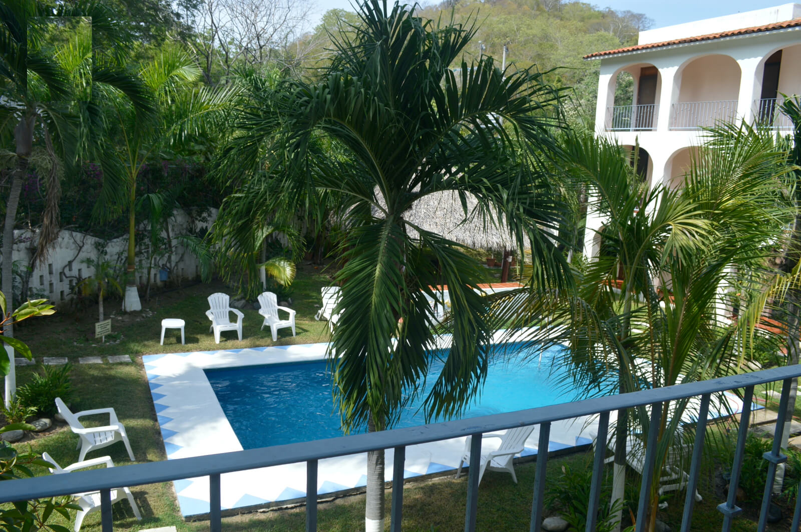 Luxury pet-friendly condominium with pool and gym for sale in Huatulco.