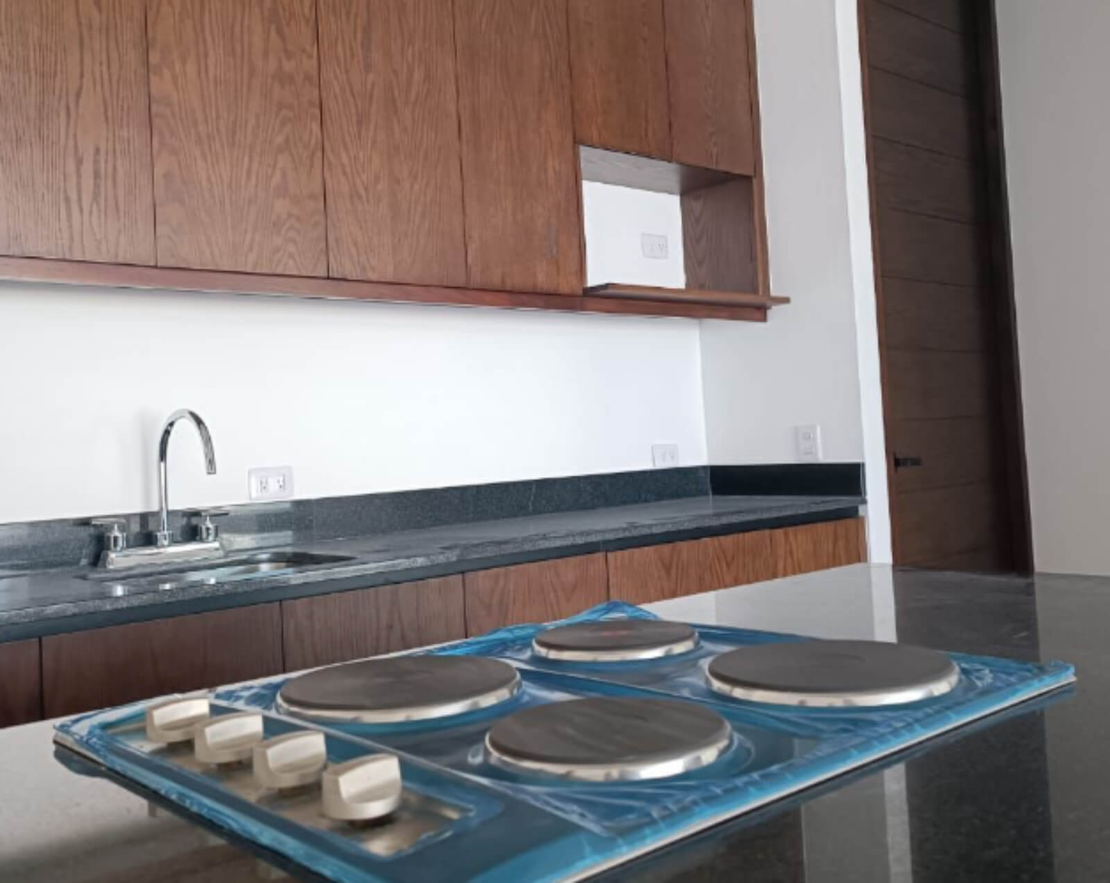 Casa con alberca propia y paneles solares, en venta,  Zona Norte, M&eacute;rida