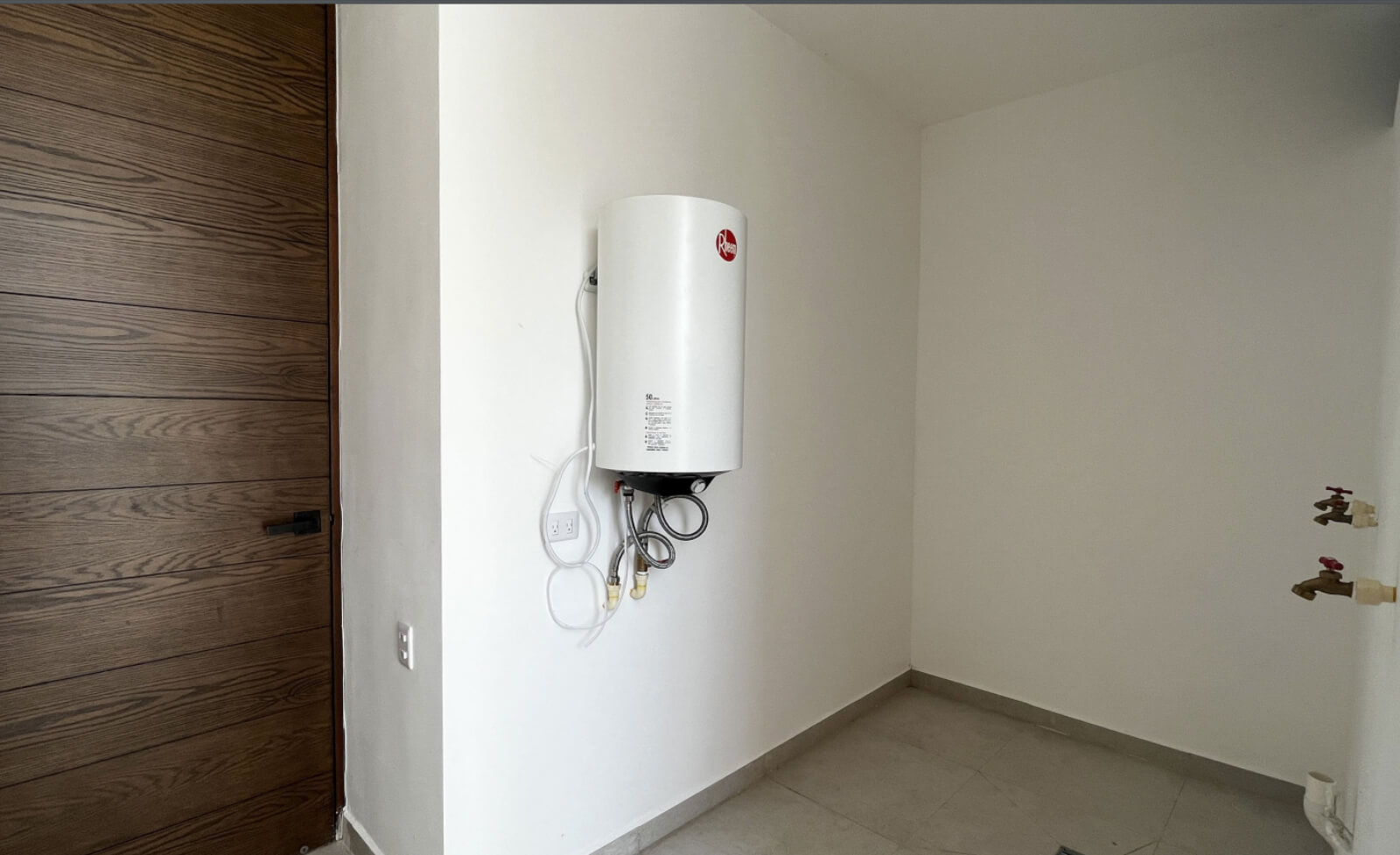 Casa con alberca propia y paneles solares, en venta,  Zona Norte, M&eacute;rida