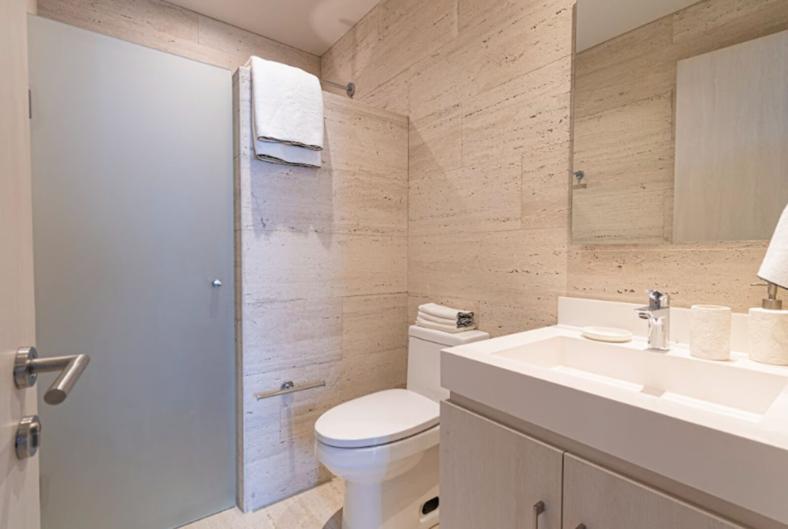 Luxury Condo in Restored Casona with Amenities for Sale, Downtown M&eacute;rida