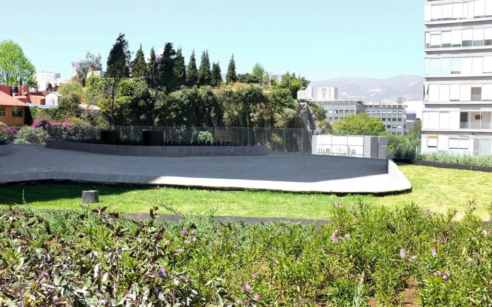 Luxury apartment with laundry area, 30 amenities, 13,000 m2 of green areas, designed by renown architect firm, Fuentes del Pedregal