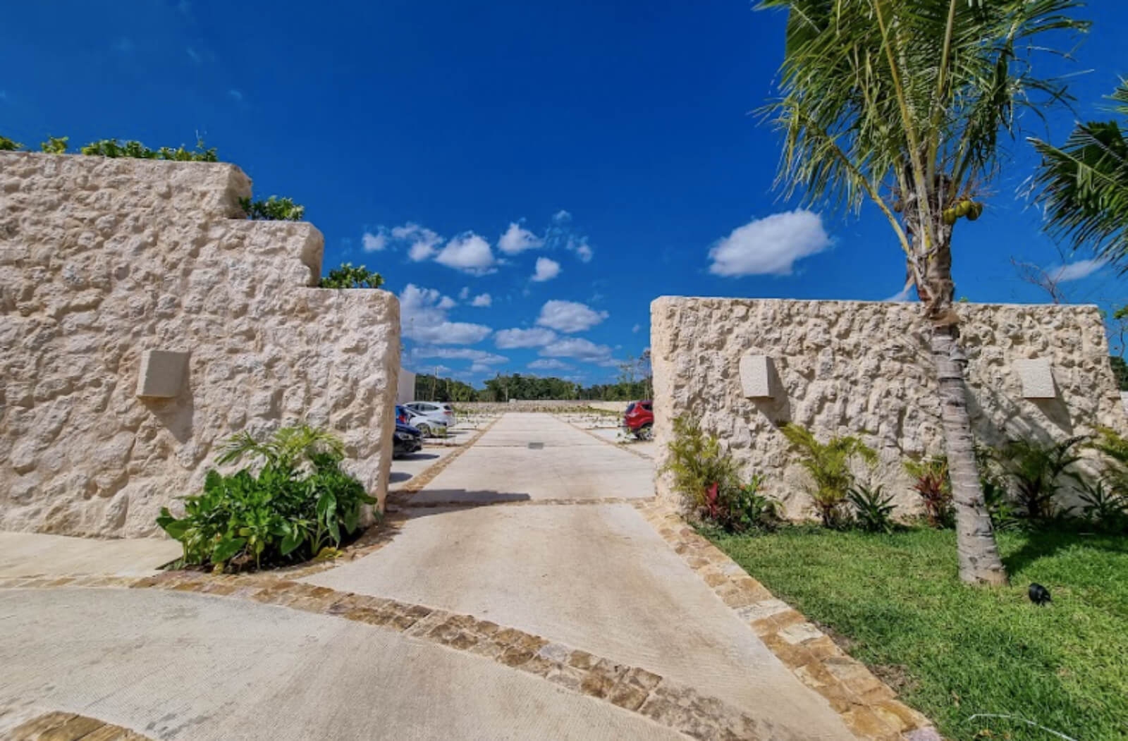 Land in gated community,  live surrounded by with lakes, clubhouse, cycle track, sports fields, pools, gym, spa, and more, in Lagos