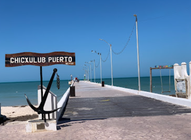 Steps from the beach condominium pool, Chicxulub Puerto, for sale, M&eacute;rida