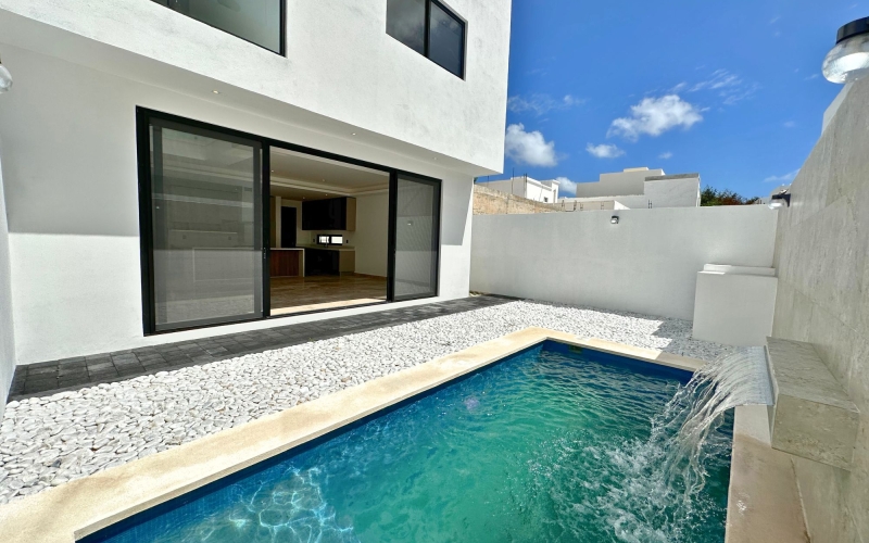 House with private pool, high ceilings for sale in Aqua gated community, Cancun.