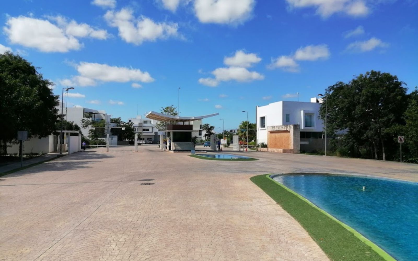 House with Private Pool for Sale, Huayac&aacute;n, Canc&uacute;n