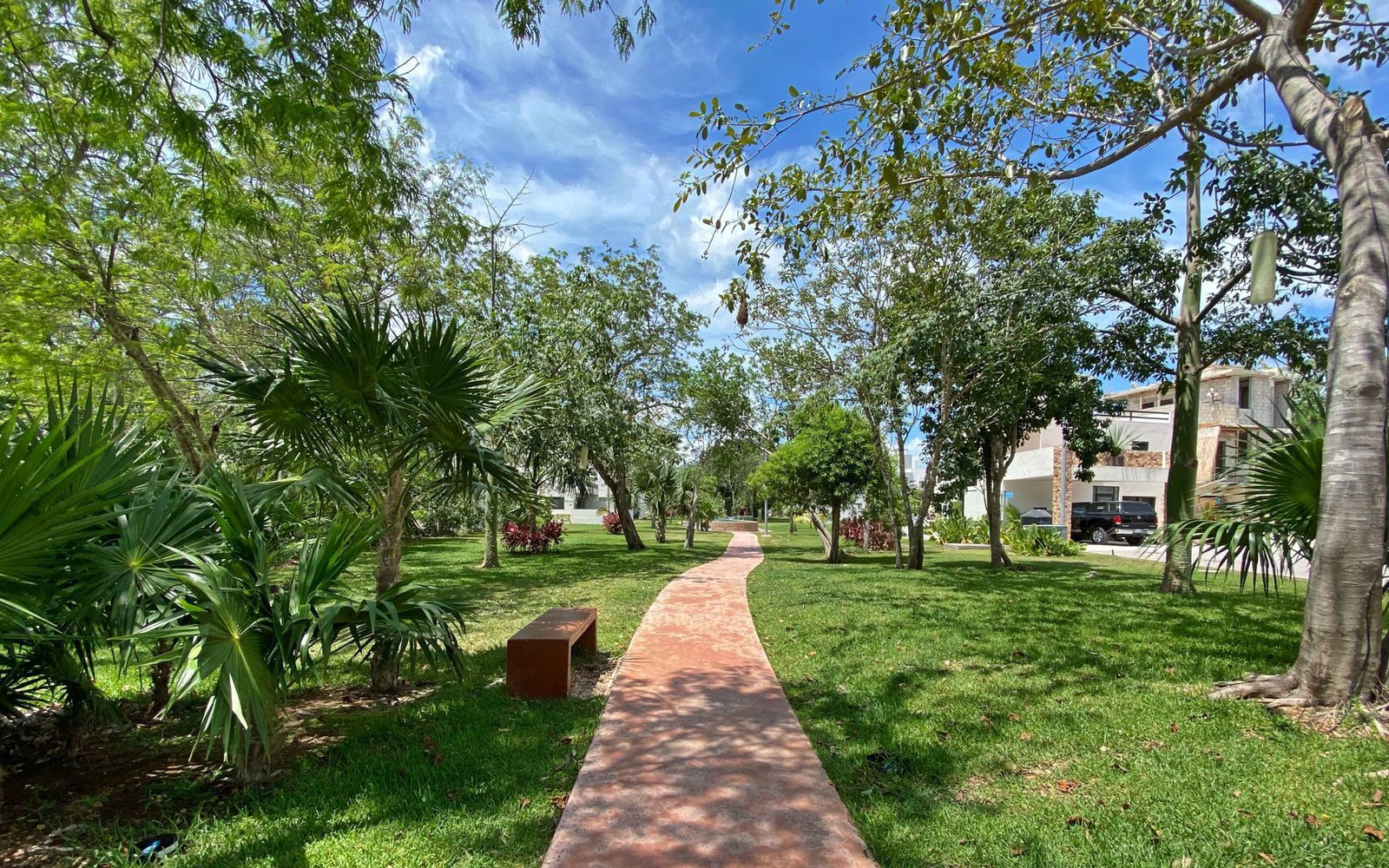 House with Private Pool for Sale, Huayac&aacute;n, Canc&uacute;n