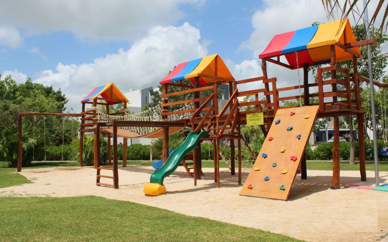 House with Private Pool for Sale, Huayac&aacute;n, Canc&uacute;n