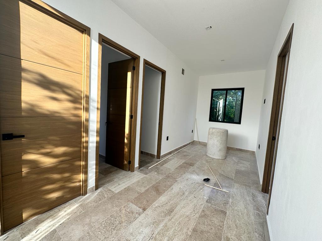 House with private pool, double height, marble floors, for sale in Residencial Rio, Cancun