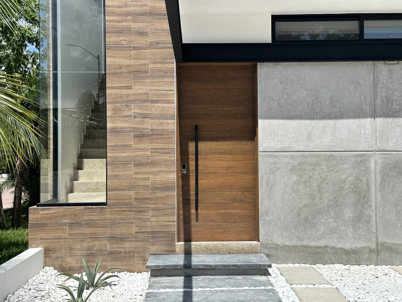 House with private pool, double height, marble floors, for sale in Residencial Rio, Cancun