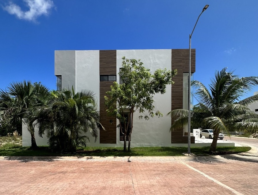 House with private pool, double height, marble floors, for sale in Residencial Rio, Cancun