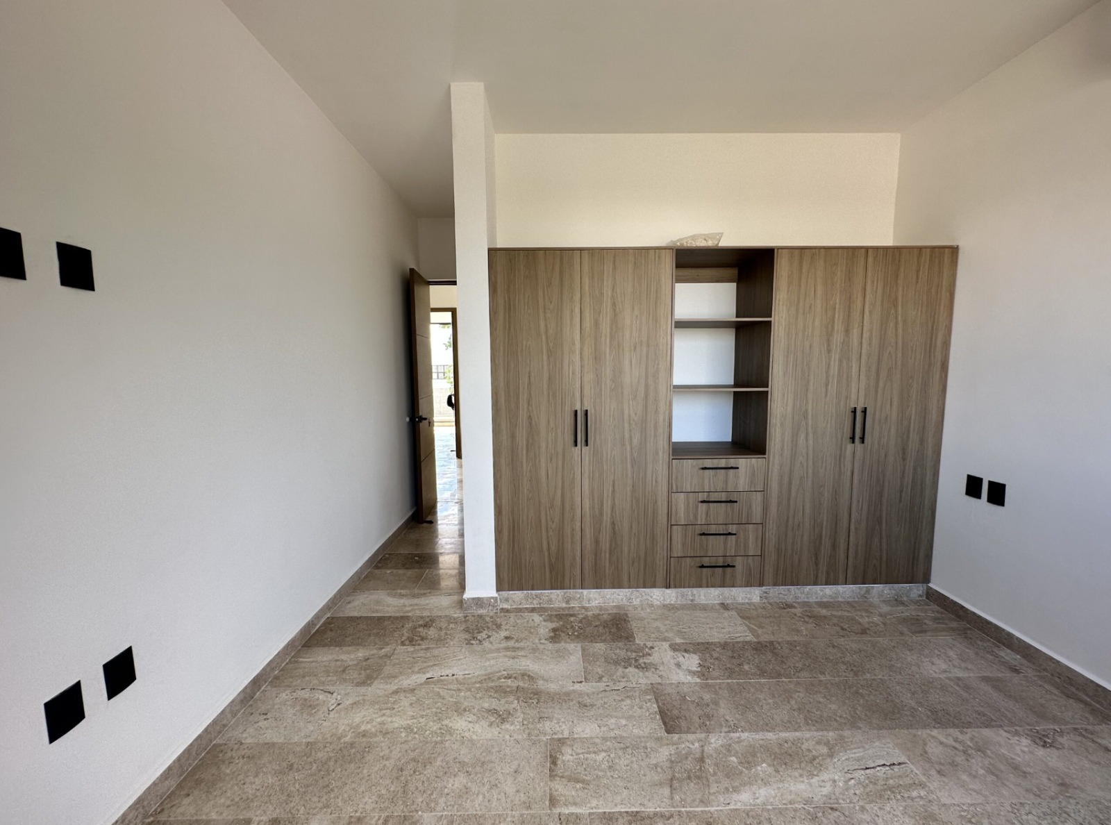 House with private pool, double height, marble floors, for sale in Residencial Rio, Cancun