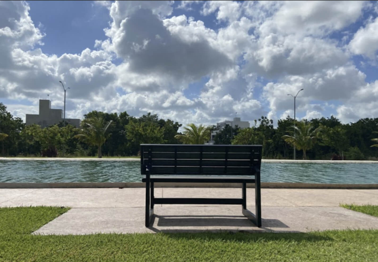 House with private pool, double height, marble floors, for sale in Residencial Rio, Cancun