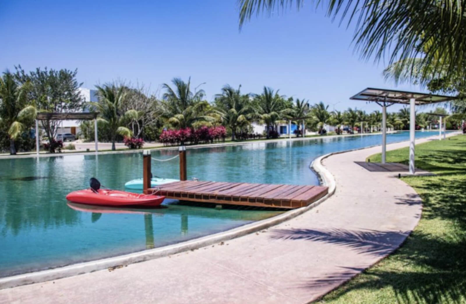 House with private pool, double height, marble floors, for sale in Residencial Rio, Cancun