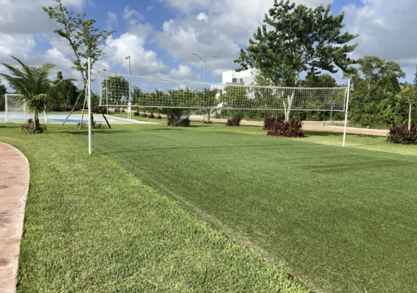 House with private pool, double height, marble floors, for sale in Residencial Rio, Cancun