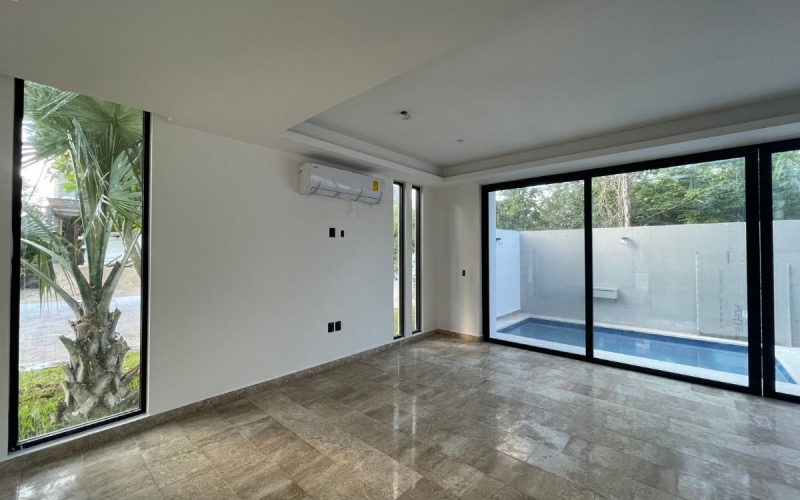 House with private pool, double height, marble floors, for sale in Residencial Rio, Cancun