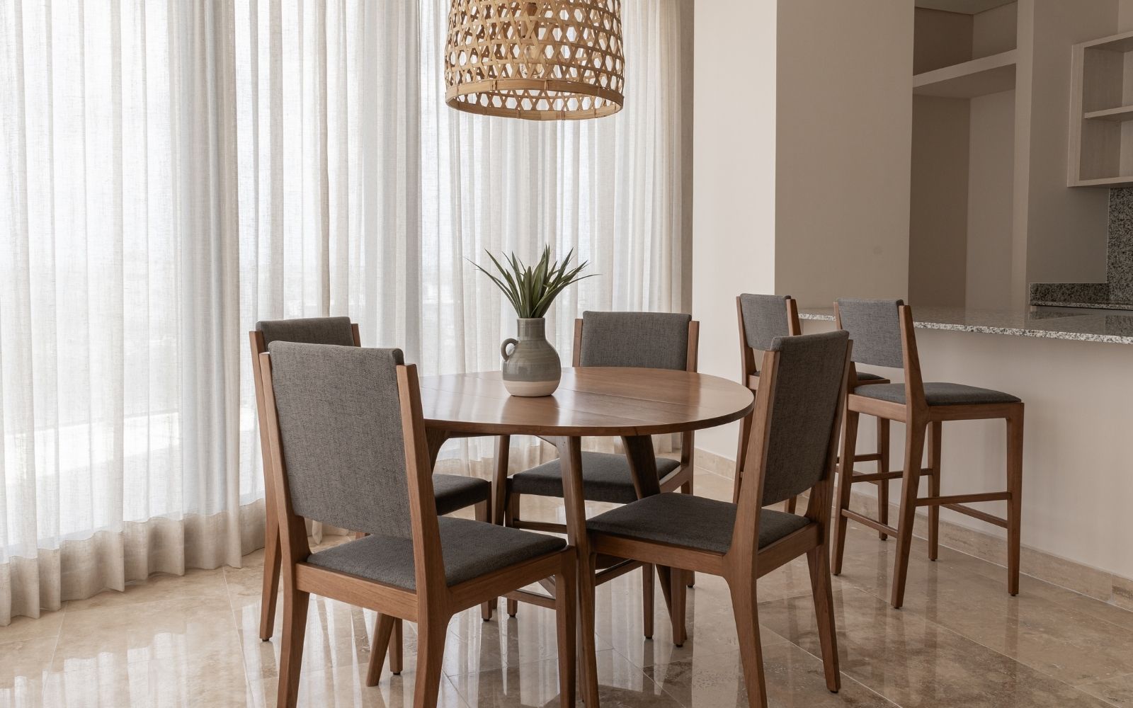 Departamento de lujo amplio, ubicado en el centro de Canc&uacute;n&nbsp; en venta con amenidades: spa, alberca, salon de belleza, club de ni&ntilde;os.