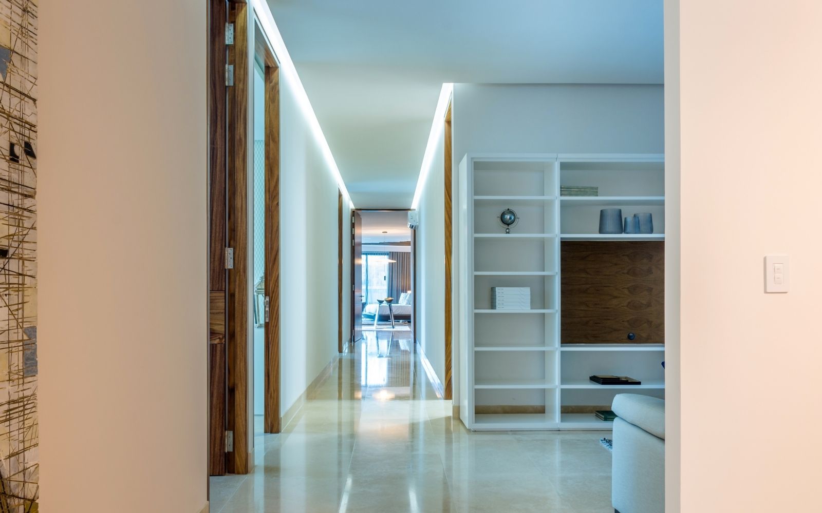 Beautiful apartment overlooking the sea and the marina, with amenities: infinity pool, spa, gym, lounge area, event room, lobby