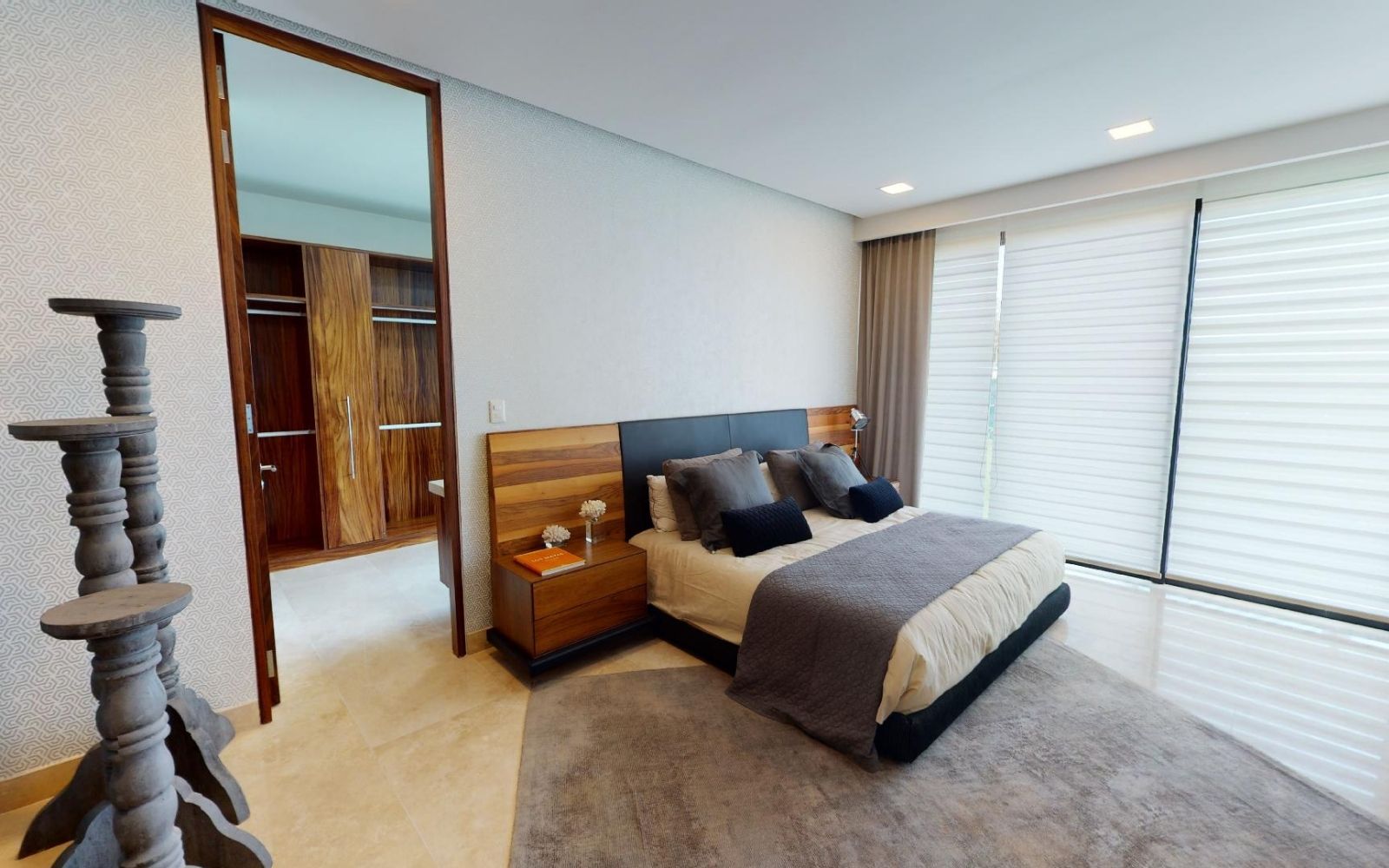 Beautiful apartment overlooking the sea and the marina, with amenities: infinity pool, spa, gym, lounge area, event room, lobby