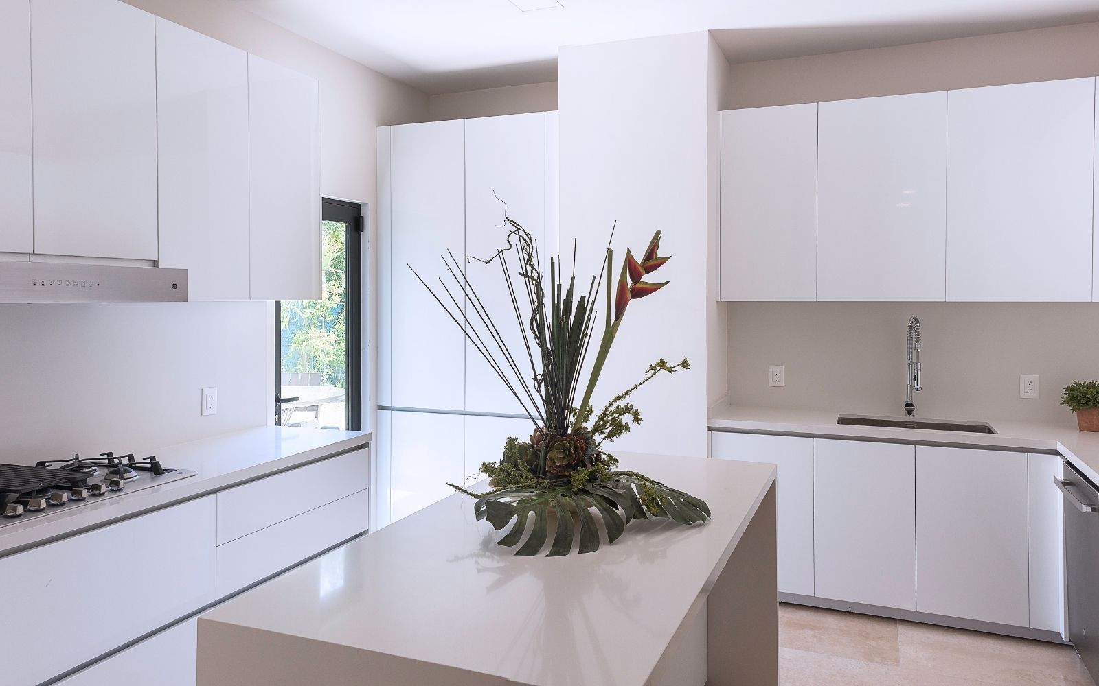 Luxury condo with lagoon views for sale, Hotel Zone Canc&uacute;n