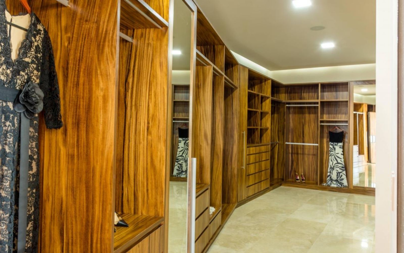 Luxury condo with lagoon views for sale, Hotel Zone Canc&uacute;n