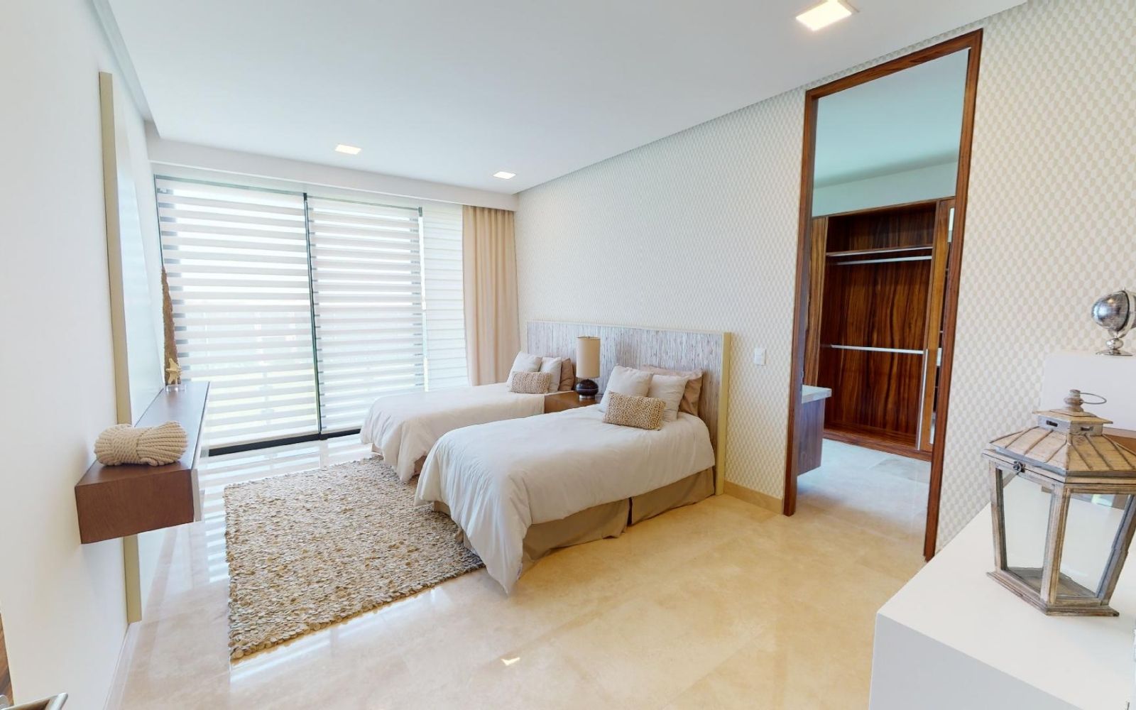 Luxury condo with lagoon views for sale, Hotel Zone Canc&uacute;n