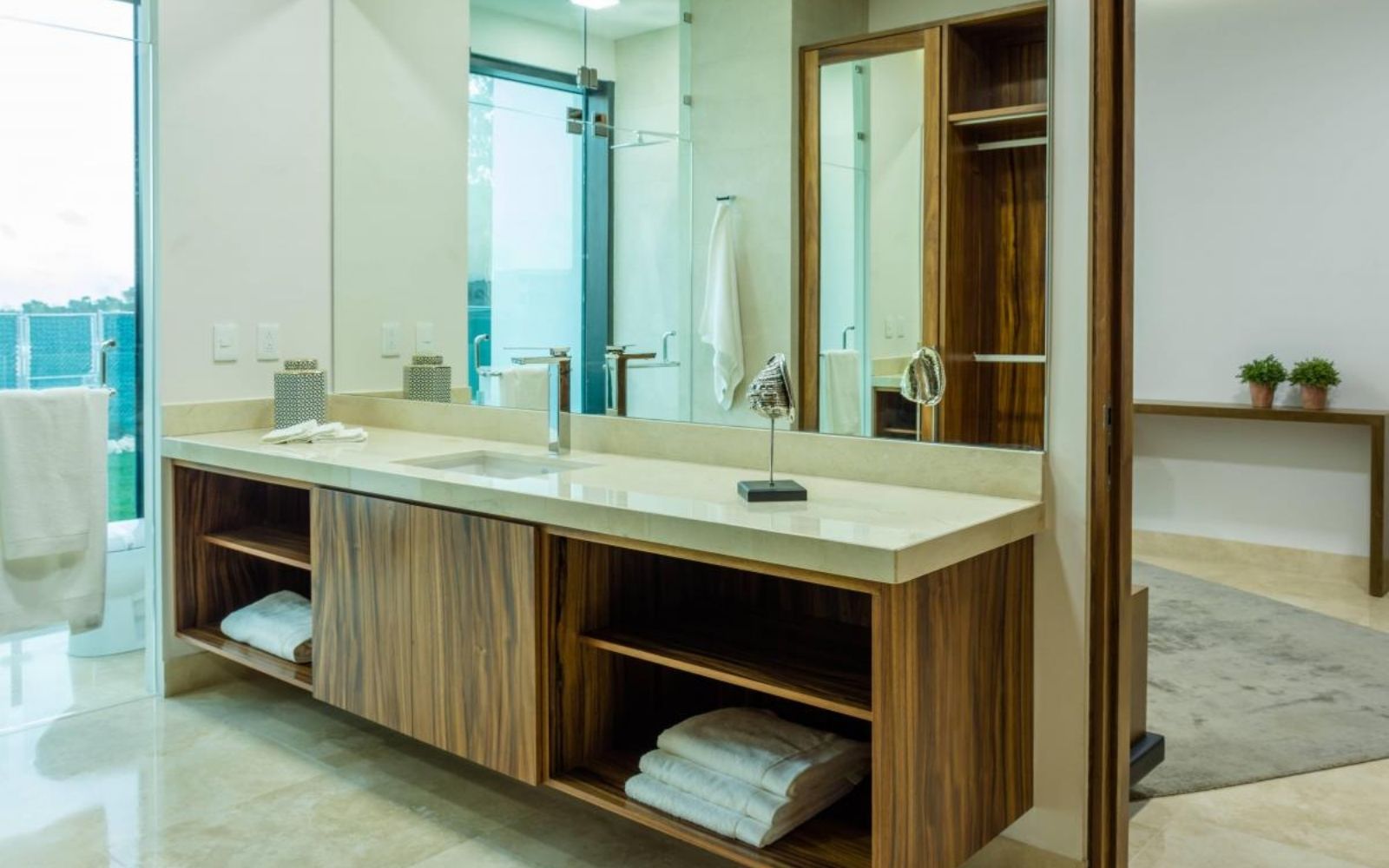 Oceanfront luxury condo, for sale, in Emerald, Hotel Zone, Cancun