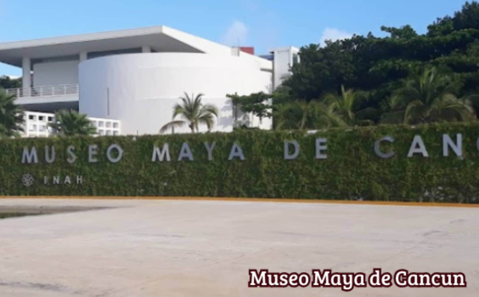 Condo with 100 m2 garden,  infinity pool, pet spa, cowork, gym, pre-construction, on Nader Avenue, Cancun, for sale.