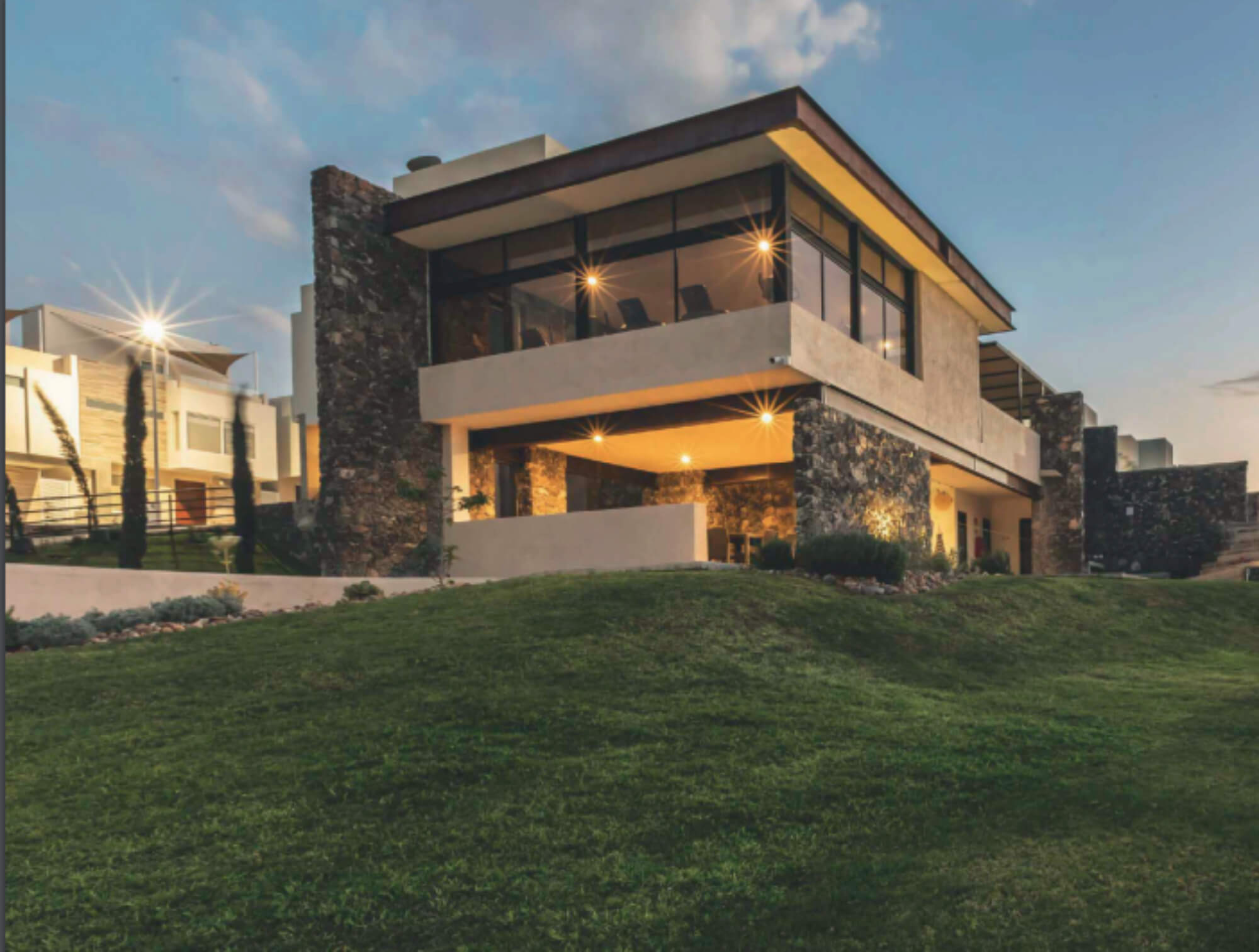 House with Studio, TV Room, Mezzanine and Terrace in Master Bedroom, for sale, Zibat&aacute;, Queretaro.