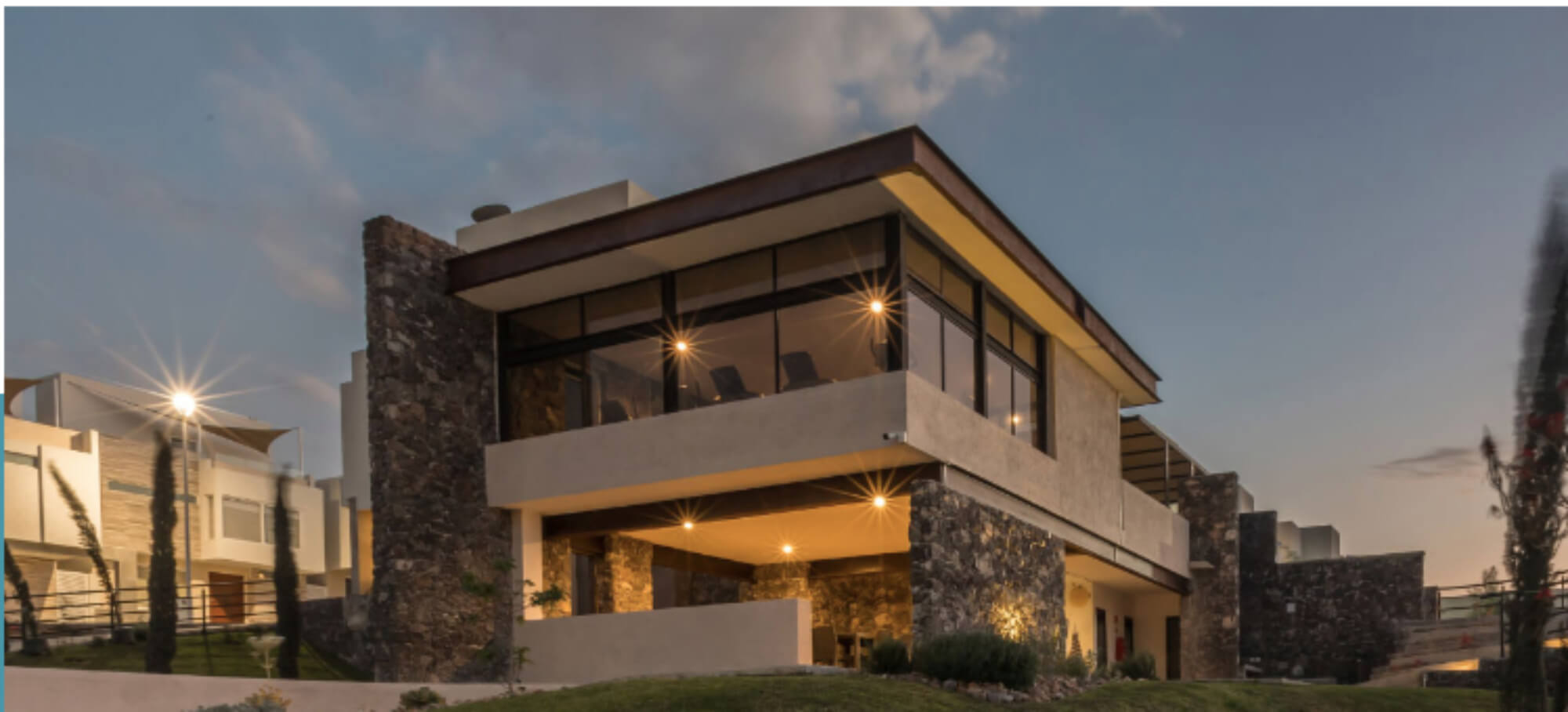 House with Studio, TV Room, Mezzanine and Terrace in Master Bedroom, for sale, Zibat&aacute;, Queretaro.