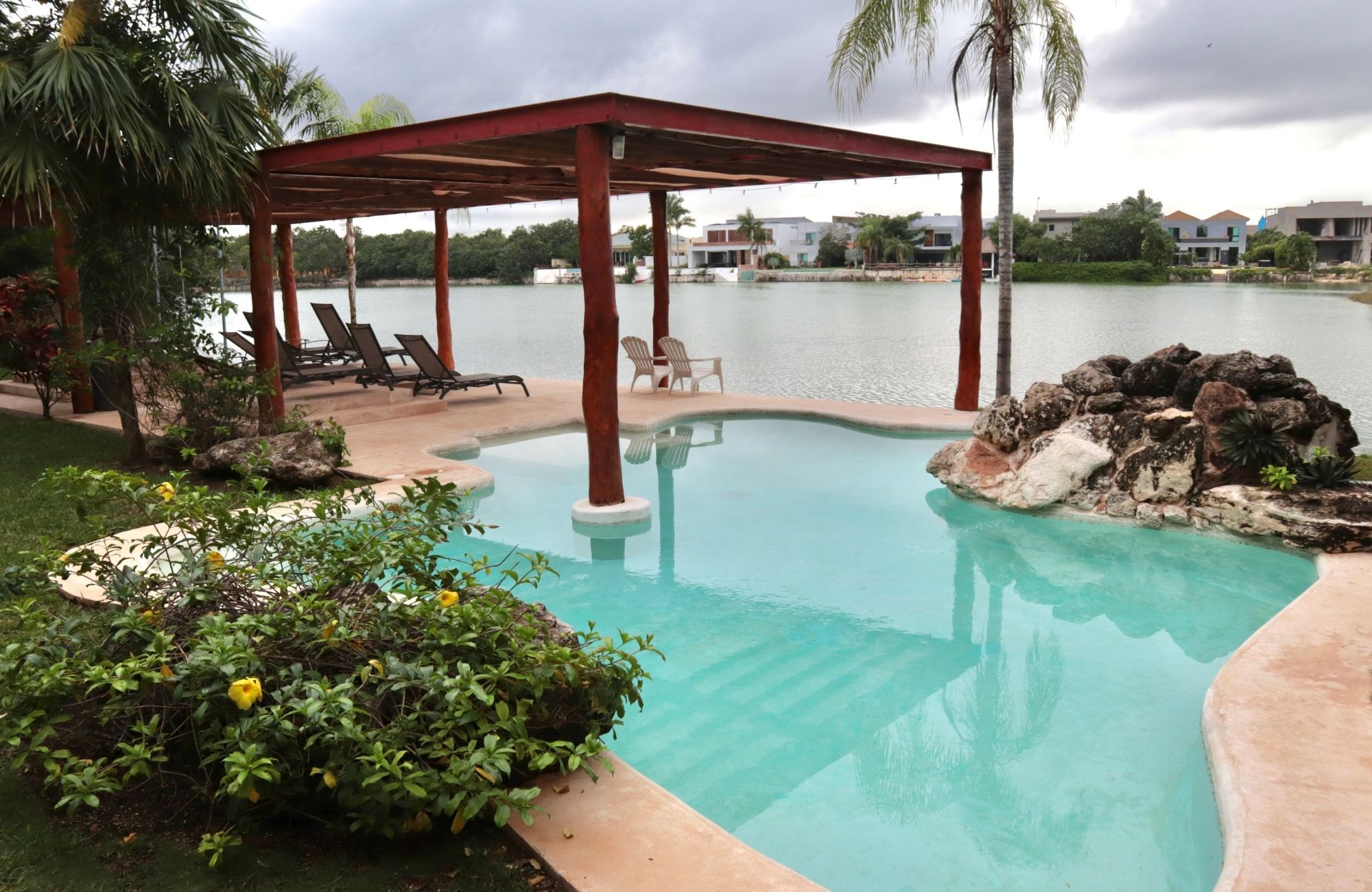 Penthouse 50 meters from the sea, smart home system, gym, kids club, pool, grill, for sale Costa Mujeres Cancun.