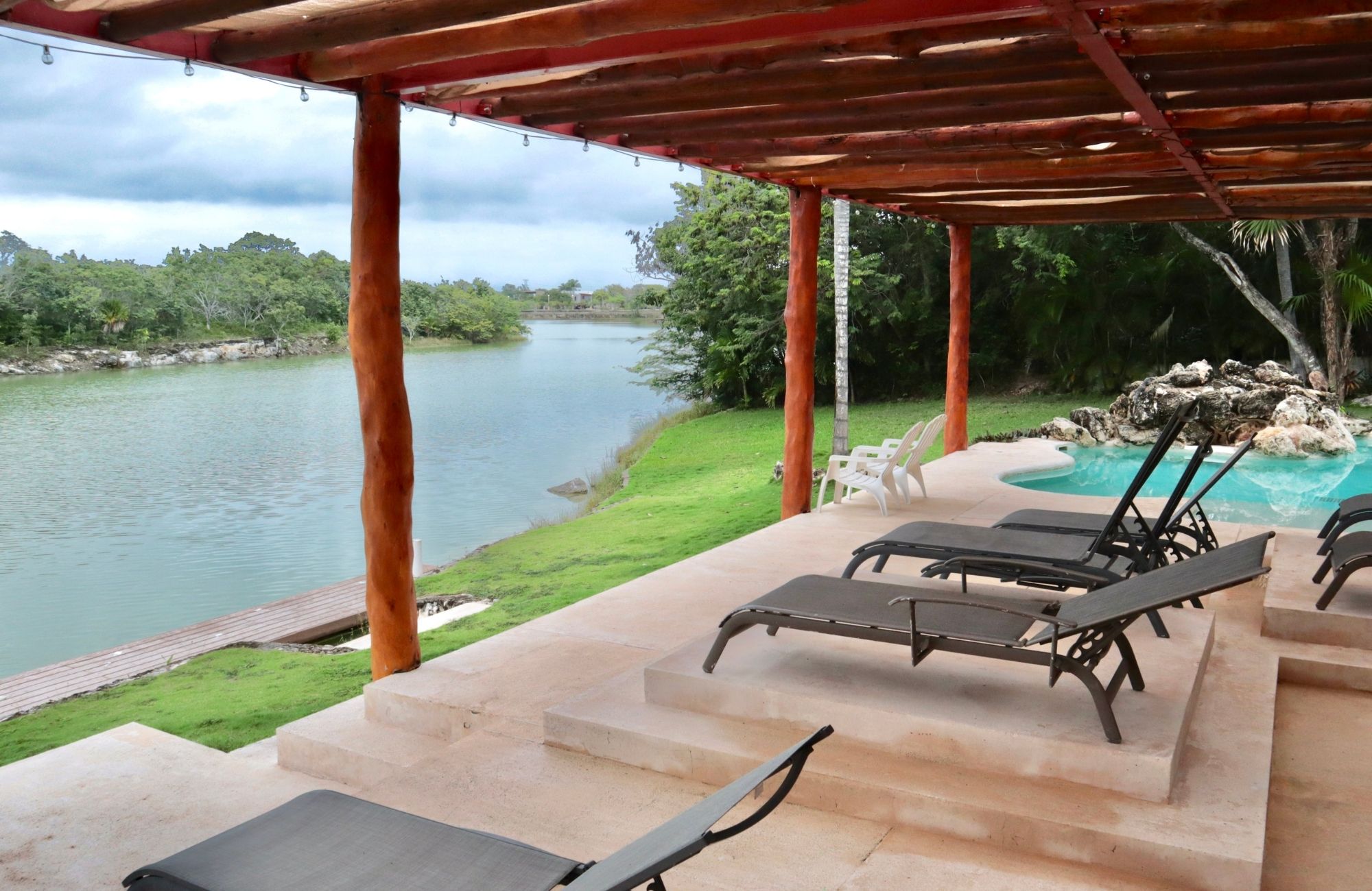 Penthouse 50 meters from the sea, smart home system, gym, kids club, pool, grill, for sale Costa Mujeres Cancun.