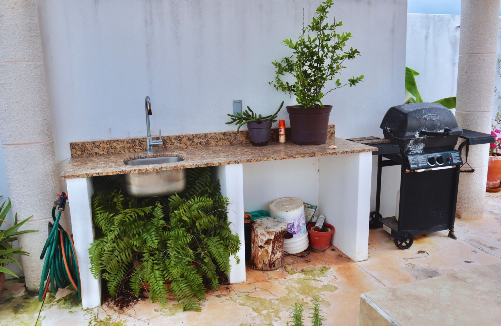 Penthouse 50 meters from the sea, smart home system, gym, kids club, pool, grill, for sale Costa Mujeres Cancun.