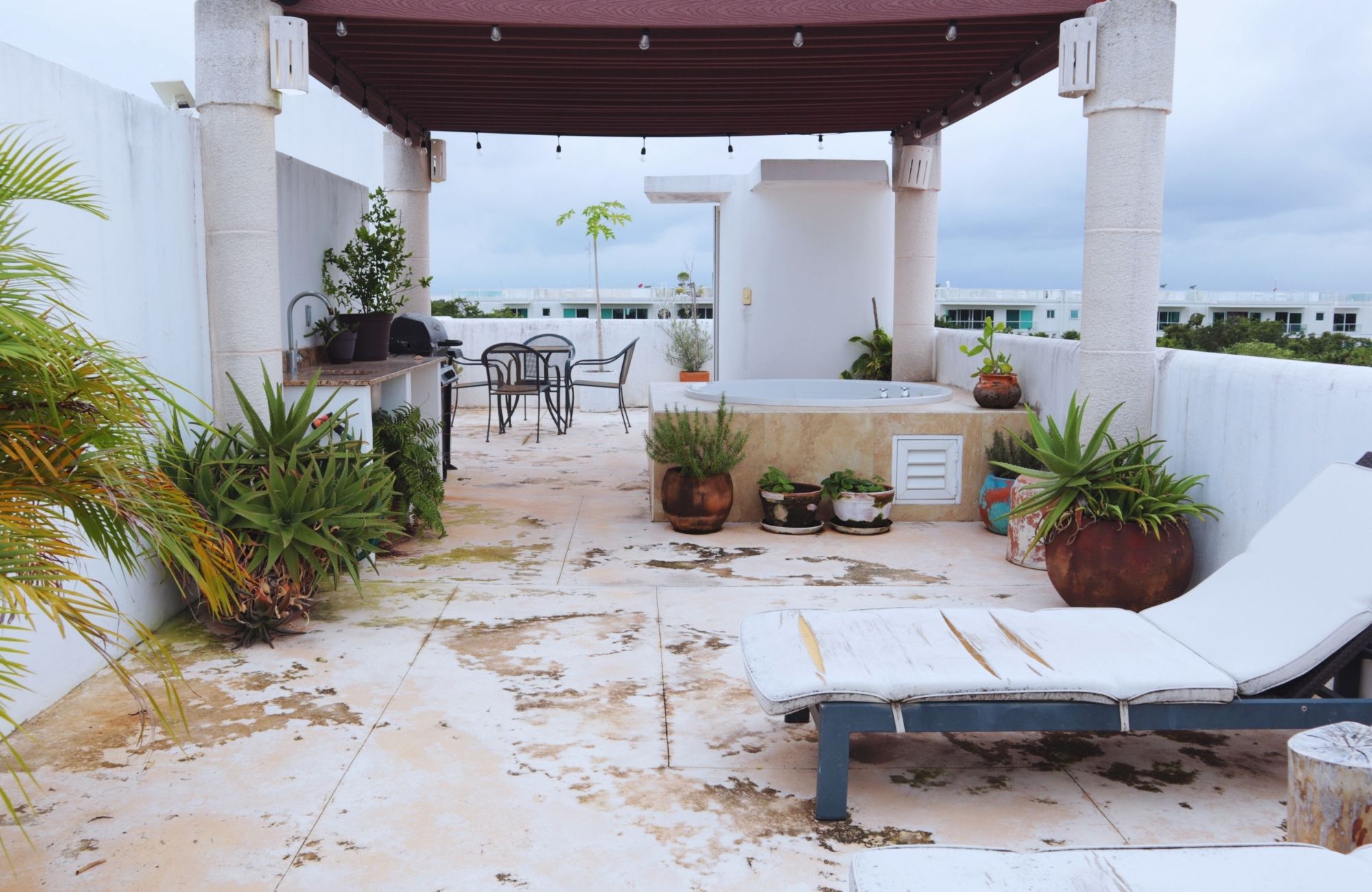 Penthouse 50 meters from the sea, smart home system, gym, kids club, pool, grill, for sale Costa Mujeres Cancun.