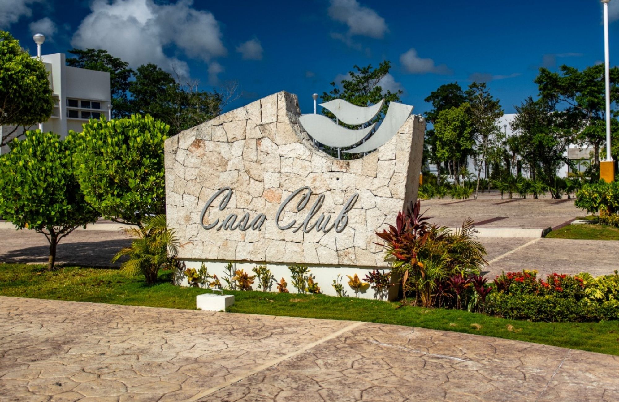 Penthouse 50 meters from the sea, smart home system, gym, kids club, pool, grill, for sale Costa Mujeres Cancun.