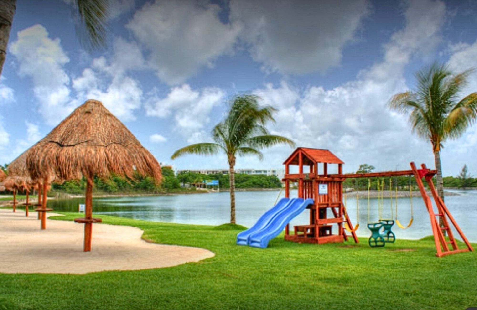 Penthouse 50 meters from the sea, smart home system, gym, kids club, pool, grill, for sale Costa Mujeres Cancun.