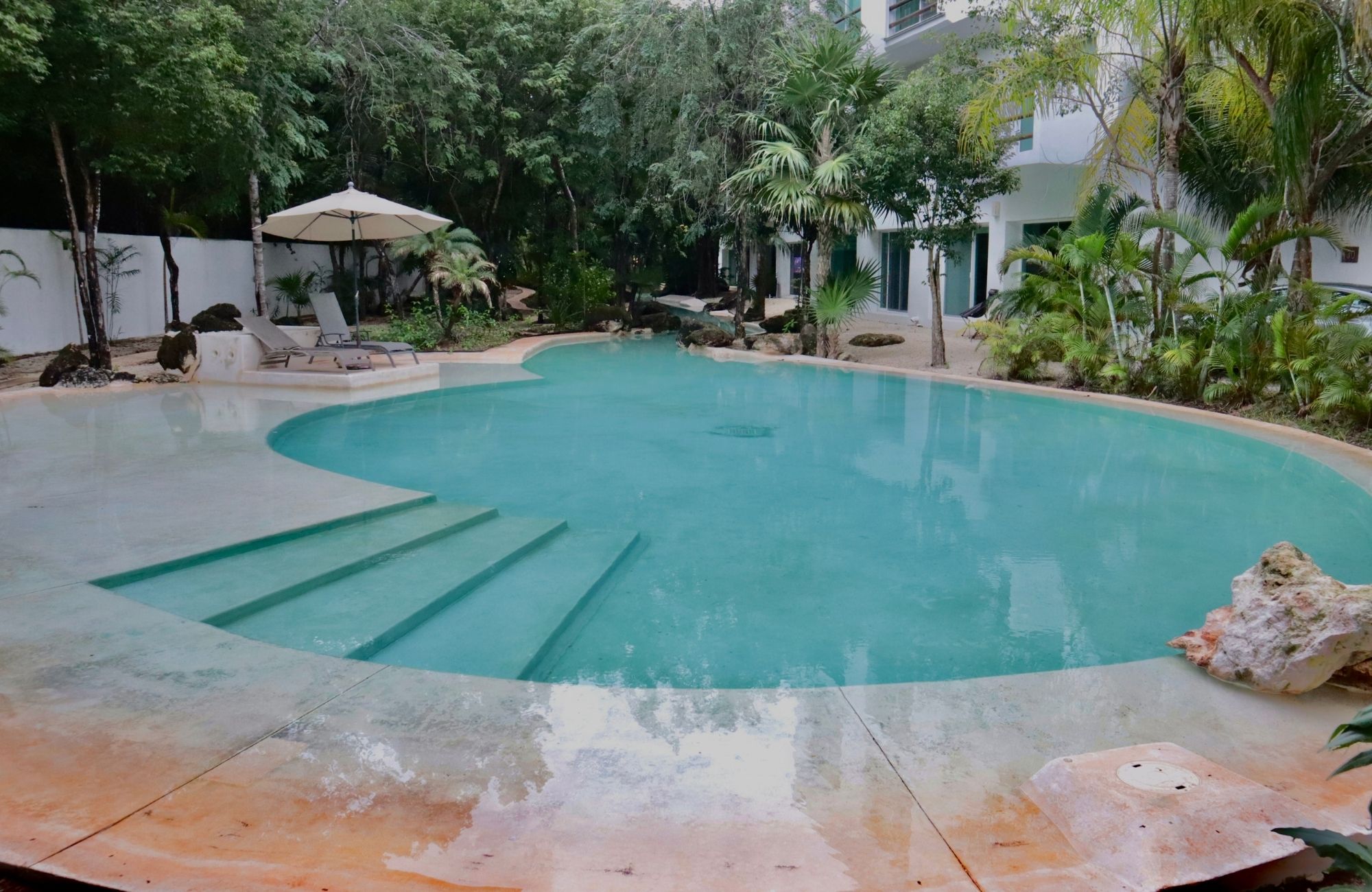 Penthouse 50 meters from the sea, smart home system, gym, kids club, pool, grill, for sale Costa Mujeres Cancun.