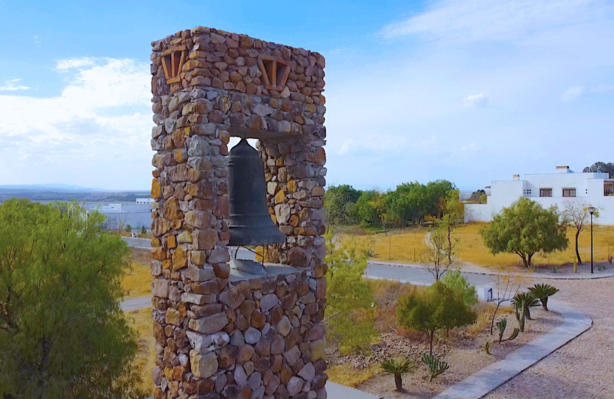 Lot in gated community, clubhouse, pool for sale in San Miguel de Allende