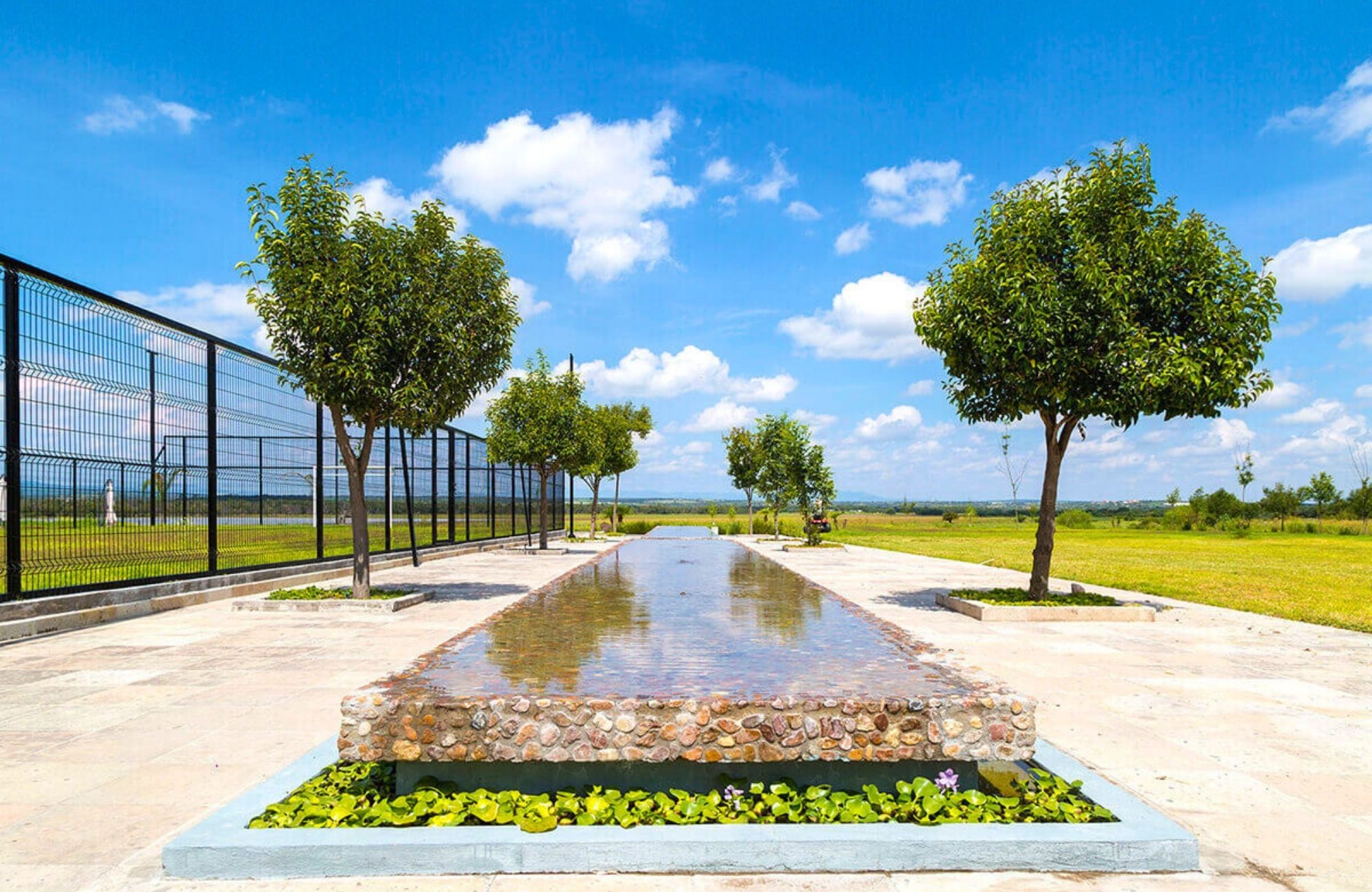 670 sqm lot, pool, gym, jacuzzi, for sale in San Miguel de Allende.