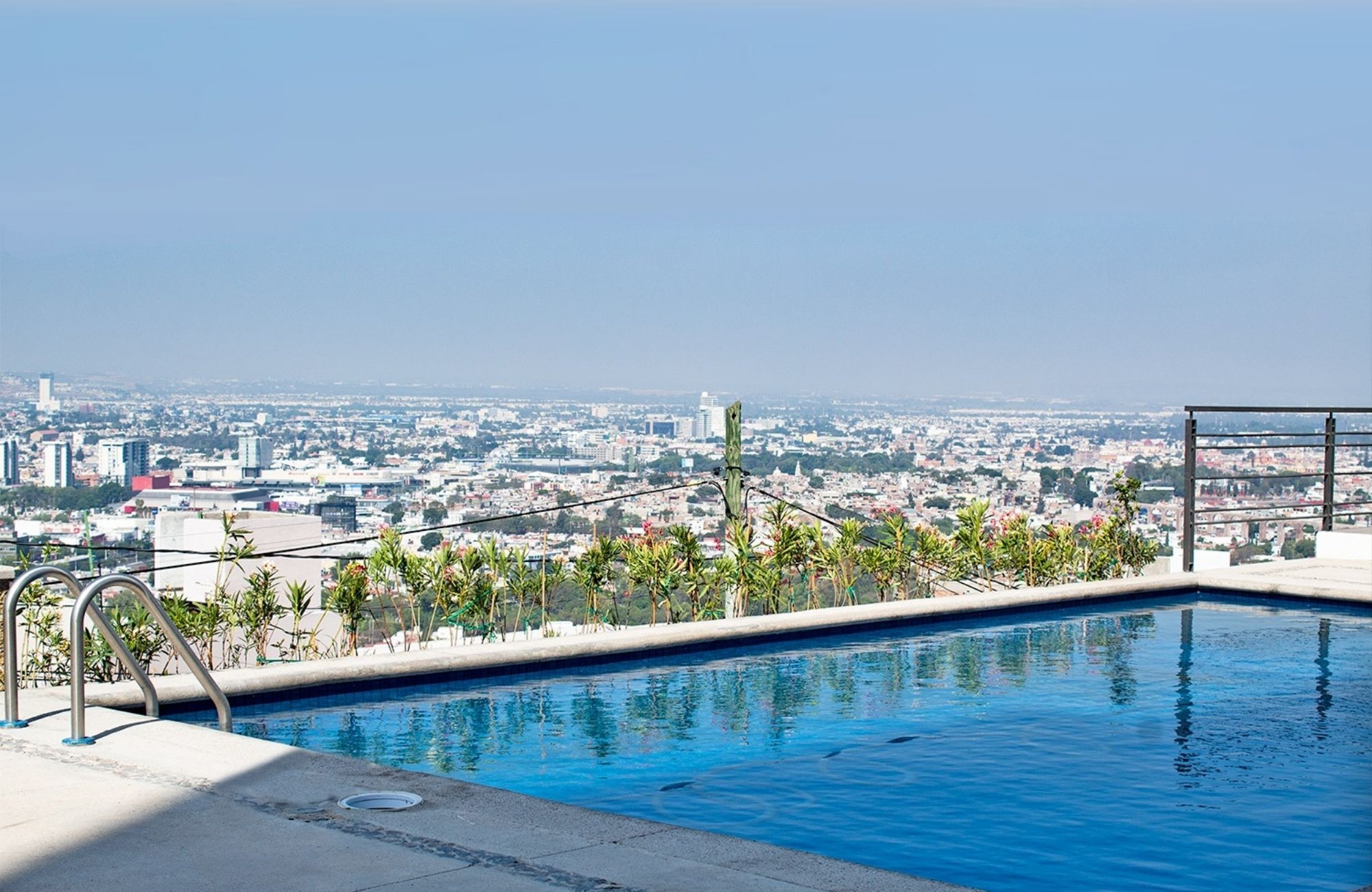 Departamento con jard&iacute;n, bodega y terraza privada, Gimnasio, Alberca techada,&nbsp; La Vista, venta, Queretaro.