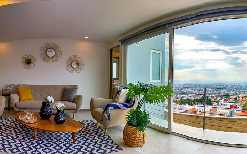 Condominium with large garden, pool, terrace, pet friendly for sale Quer&eacute;taro.