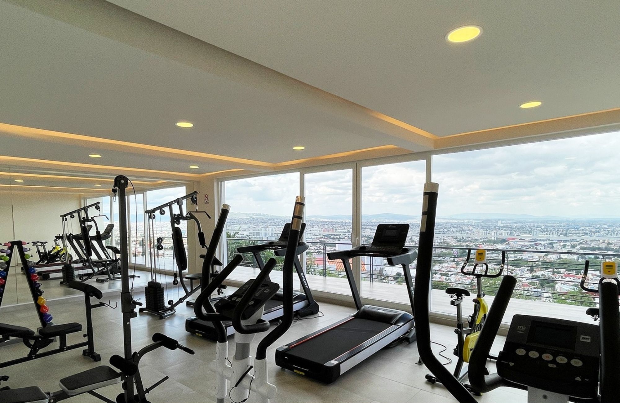 Apartment with terrace, laundry room, pool, gym, pre-construction, Zibata, Quer&eacute;taro.