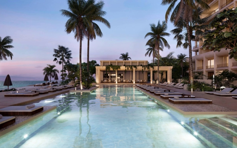 Beachfront condominium with balcony, cabins, lounge chairs, pool, in Telchac, for sale, M&eacute;rida.