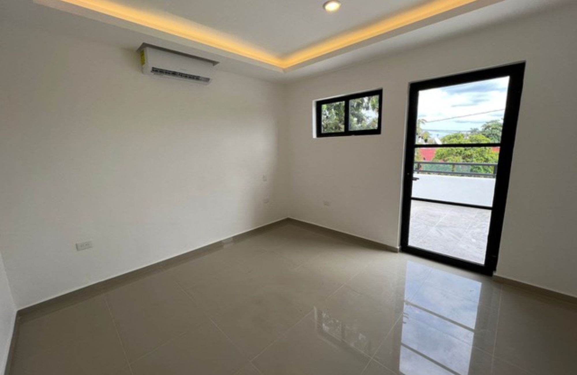 House with garden, private pool, and terrace for sale, Ave. Pedro Joaqu&iacute;n Coldwell, Cozumel