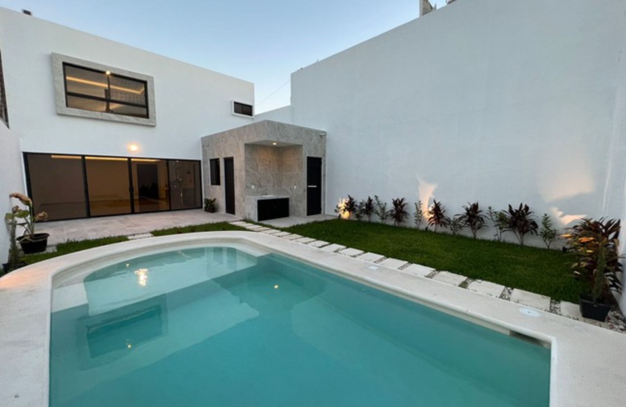 House with garden, private pool, and terrace for sale, Ave. Pedro Joaqu&iacute;n Coldwell, Cozumel