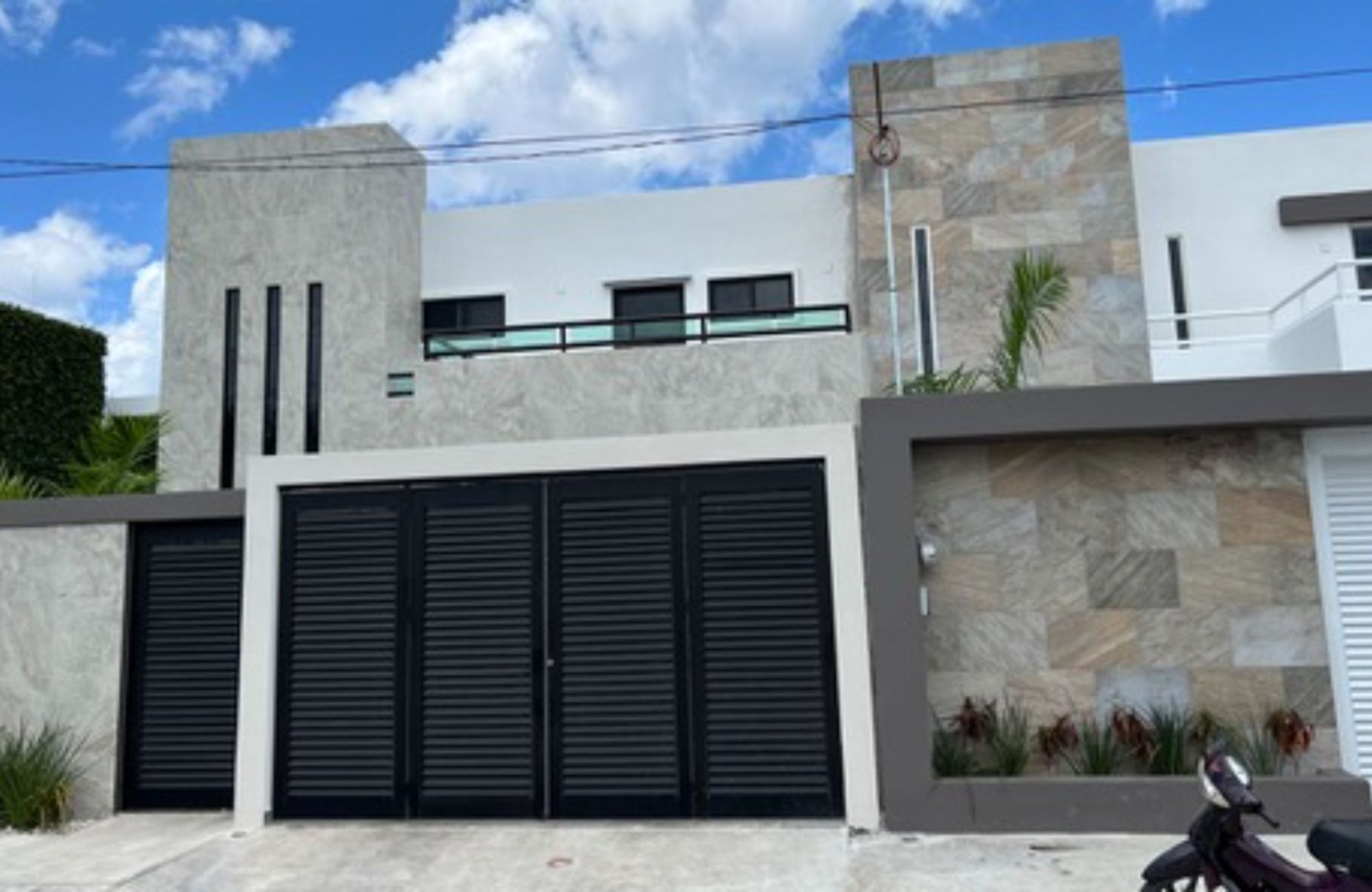 House with garden, private pool, and terrace for sale, Ave. Pedro Joaqu&iacute;n Coldwell, Cozumel