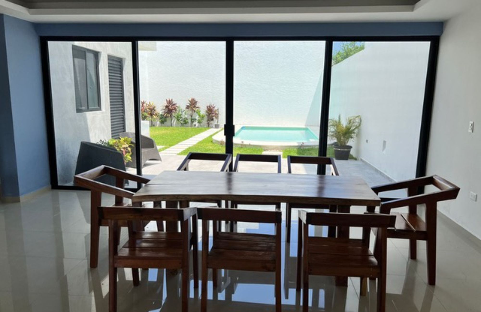 House with garden, private pool, and terrace for sale, Ave. Pedro Joaqu&iacute;n Coldwell, Cozumel