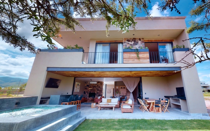 House with sauna,  jacuzzi, garden, terrace for sale in San Miguel de Allende.