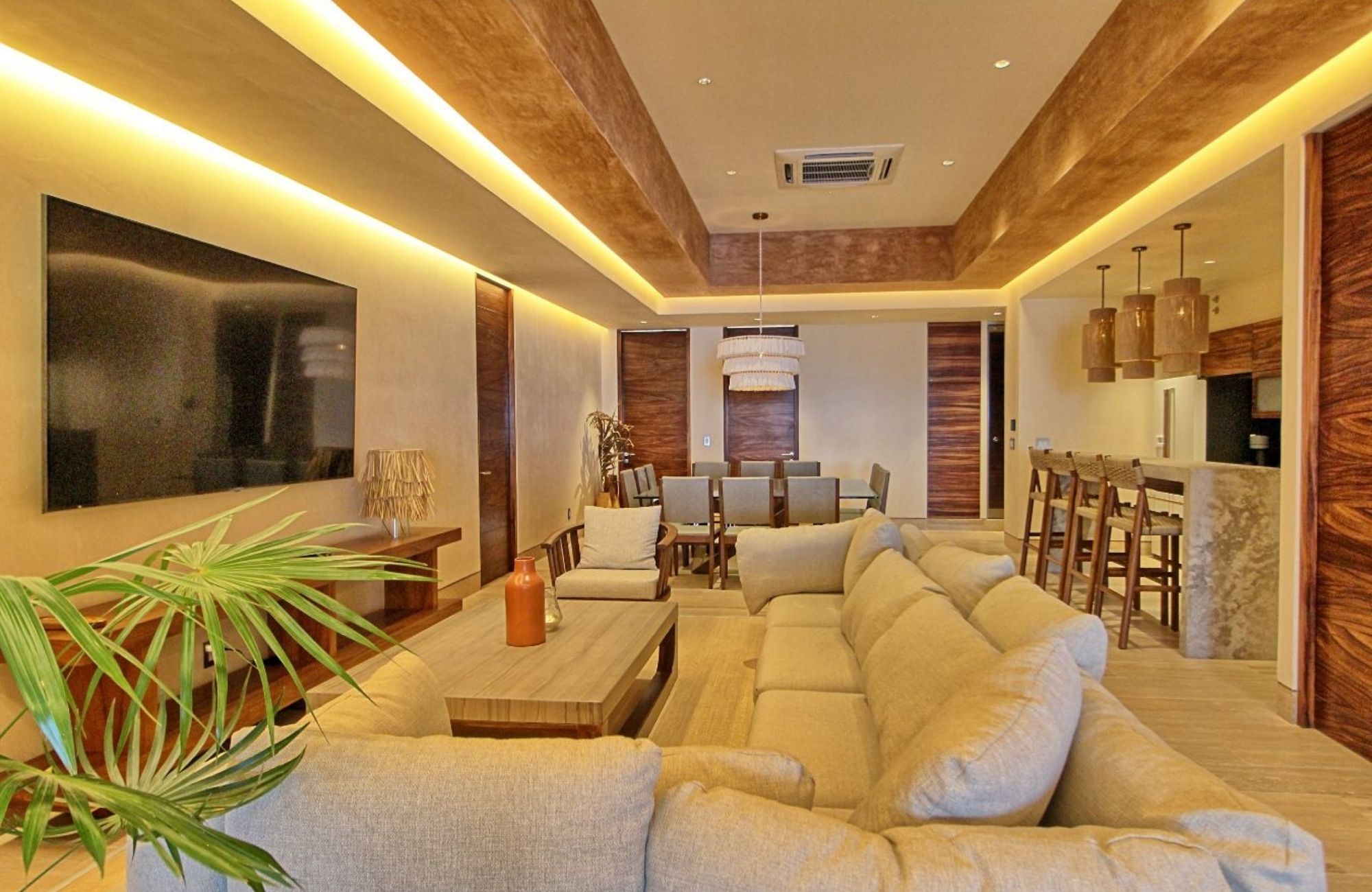 Luxury penthouse, ocean view, pool, pet-friendly, for sale Cancun.