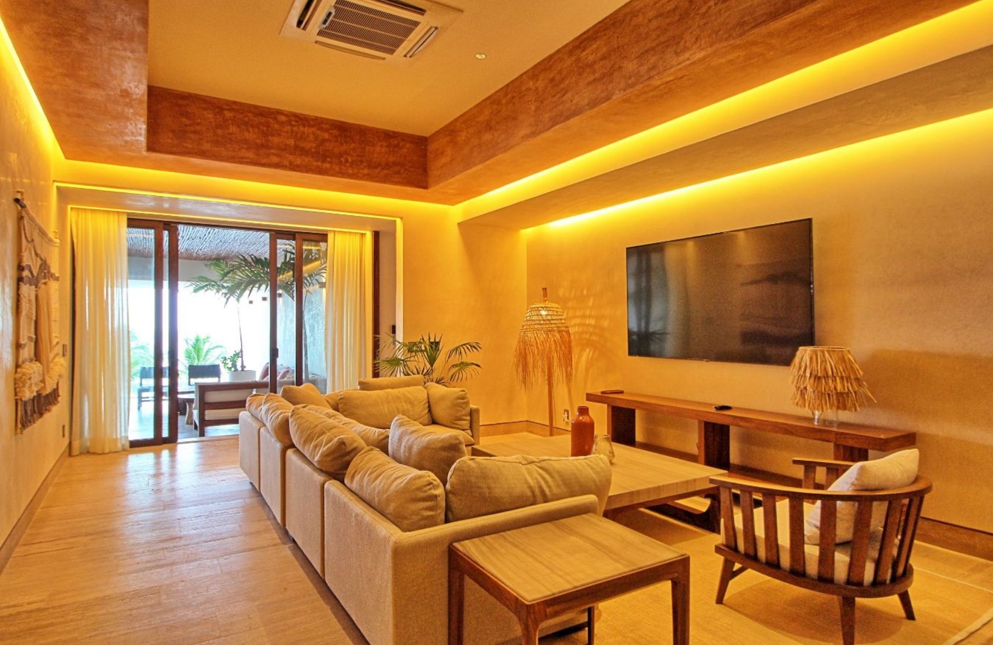 Luxury penthouse, ocean view, pool, pet-friendly, for sale Cancun.